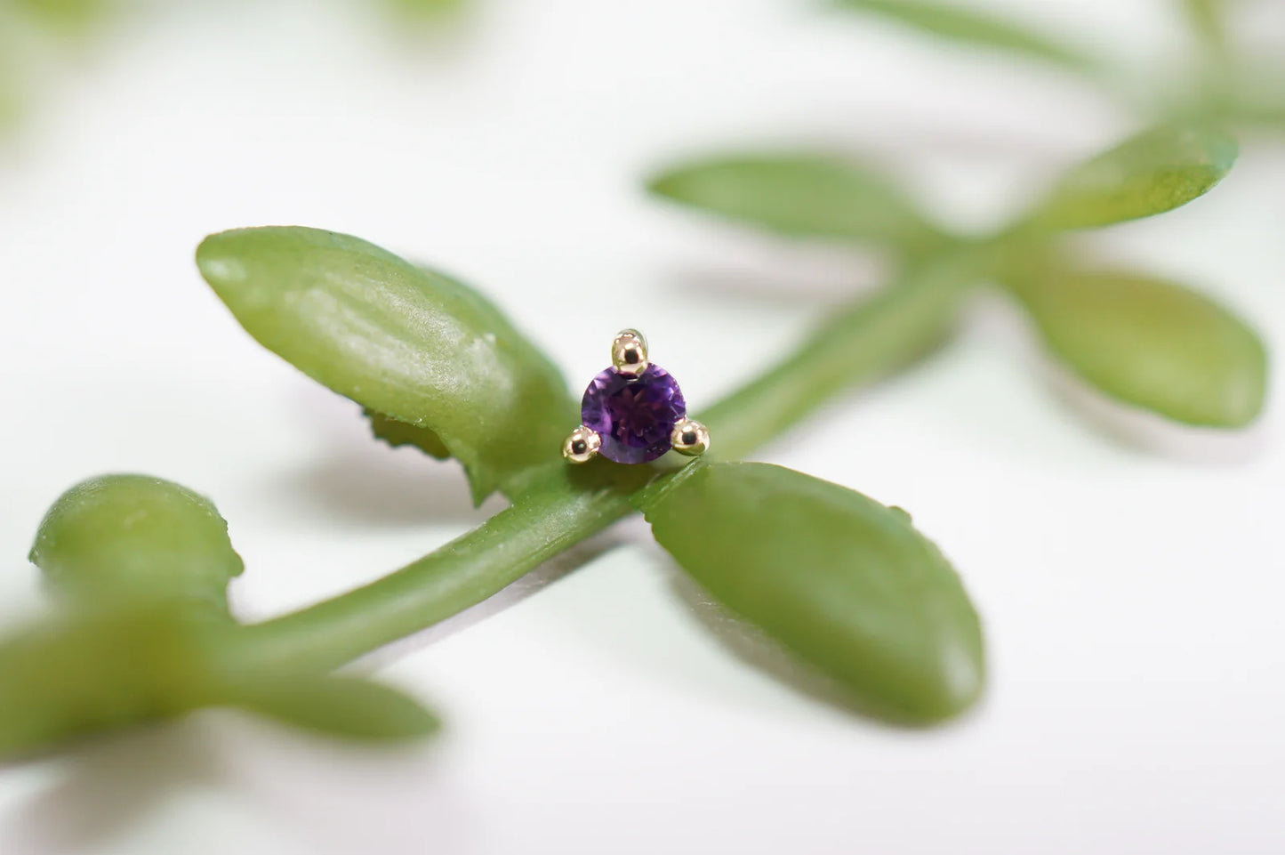 Solitaire - Gia - 3 Prong Faceted Gemstone from Modern Mood