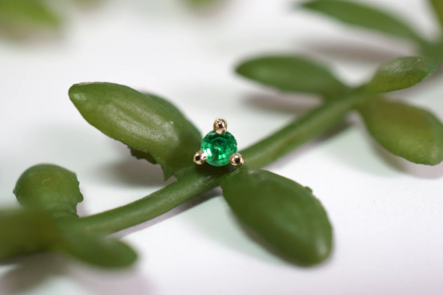 Solitaire - Gia - 3 Prong Faceted Gemstone from Modern Mood