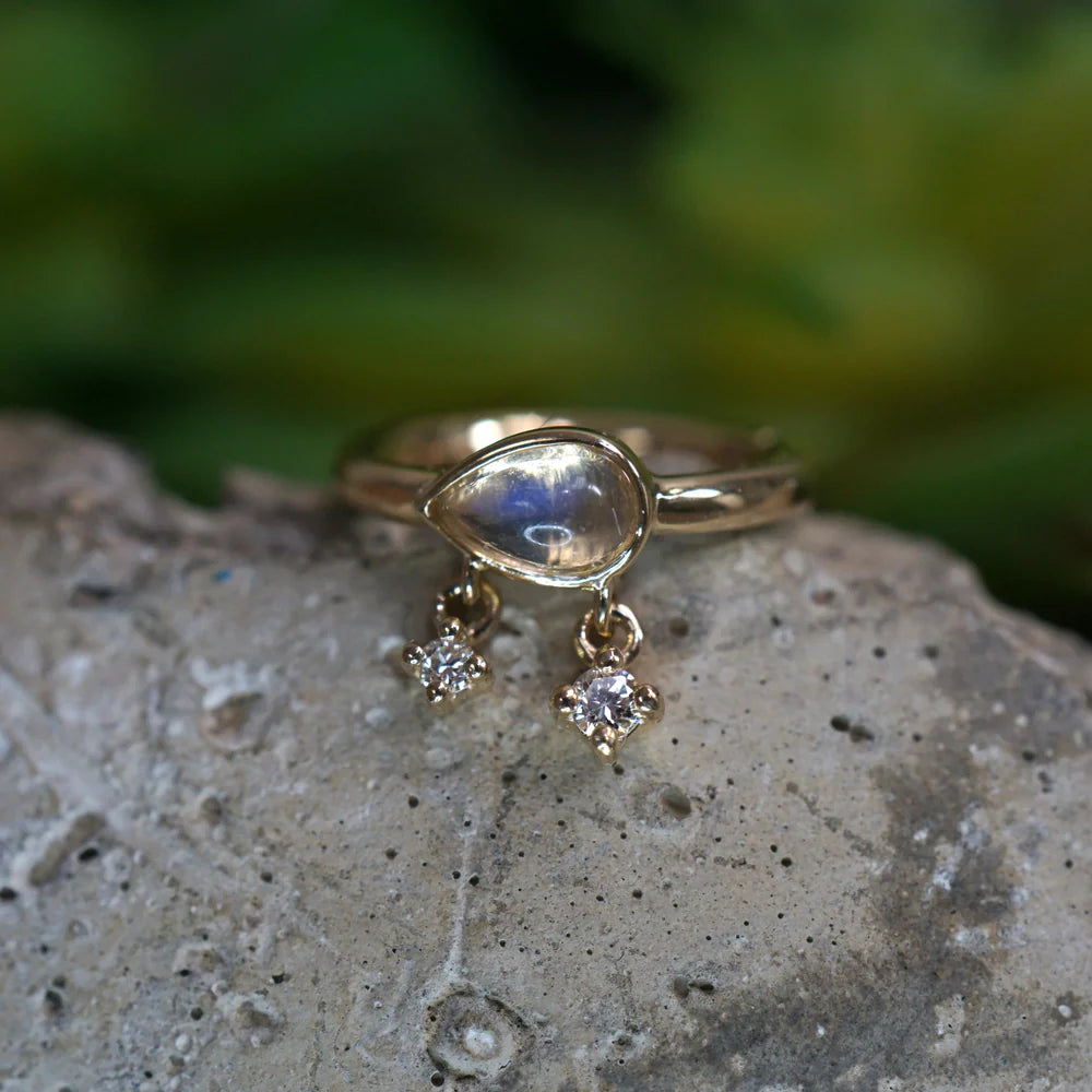 Amara Clicker Pointed Left from Modern Mood