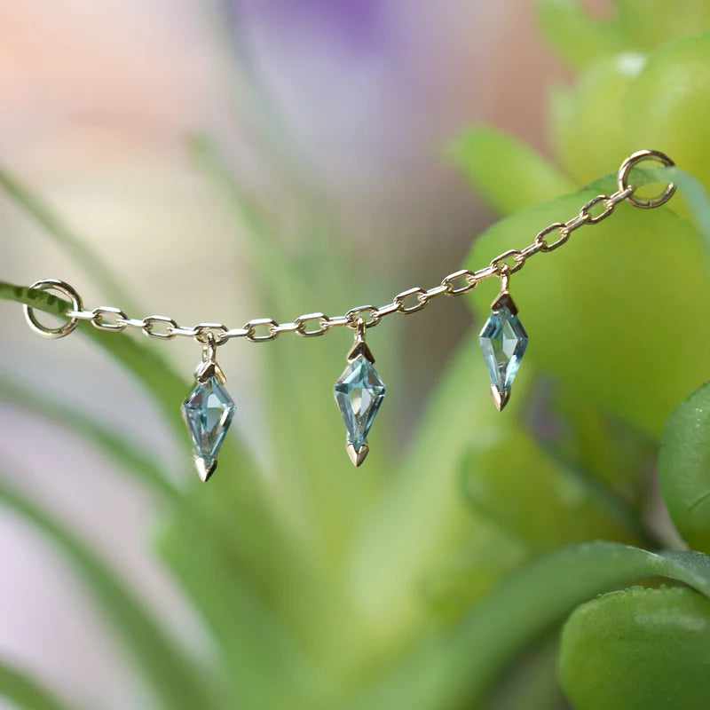 Chain with 3 Dripping Kite Gemstones — Modern Mood