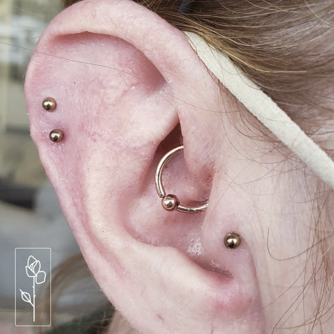 Gold Ring with Fixed Bead — Junipurr