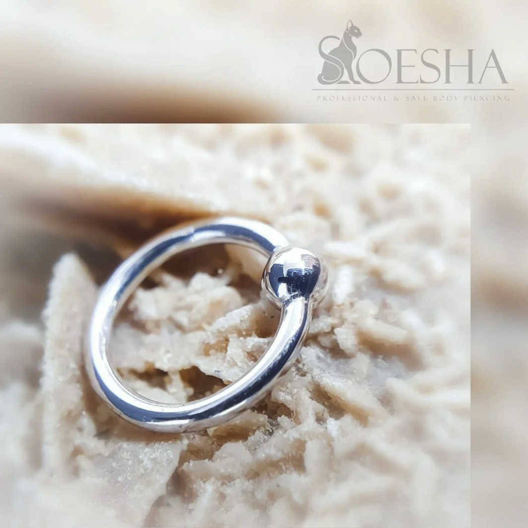 Gold Ring with Fixed Bead — Junipurr
