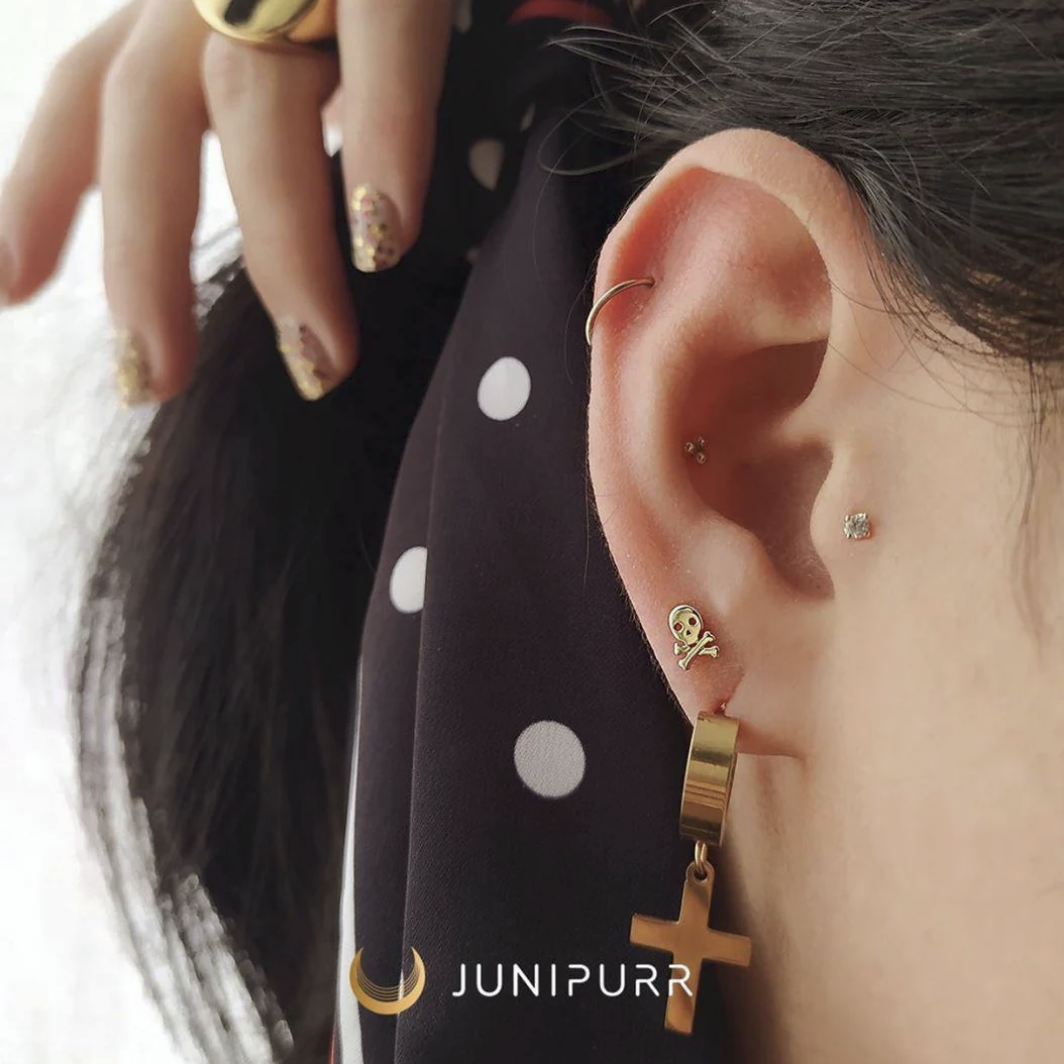 Gold Skull and Crossbones — Junipurr