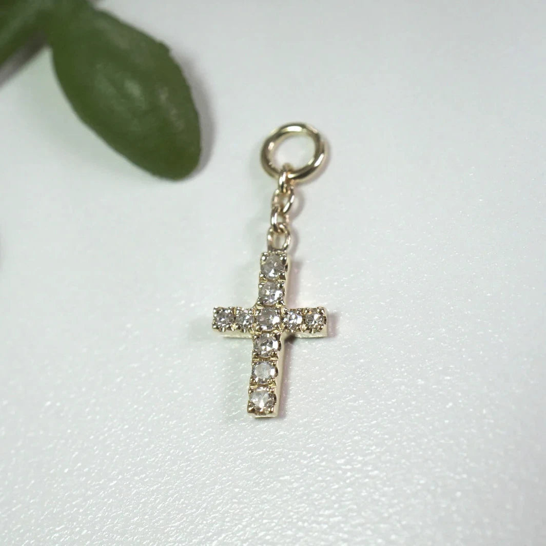 Roma Charm on Chain — Modern Mood