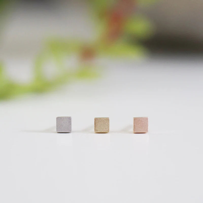 Solid Gold Flat Square — Modern Mood